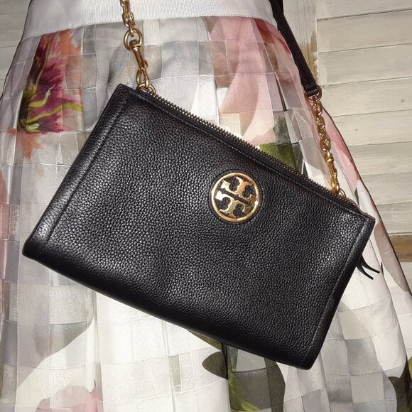 Crossbody Purse Navy With Gold Tone Chain - Picture 1 of 12